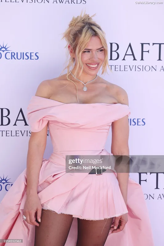 Billie Piper photo 15 of 621
