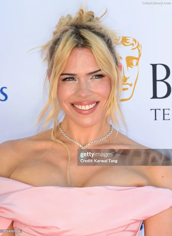 Billie Piper photo 6 of 621