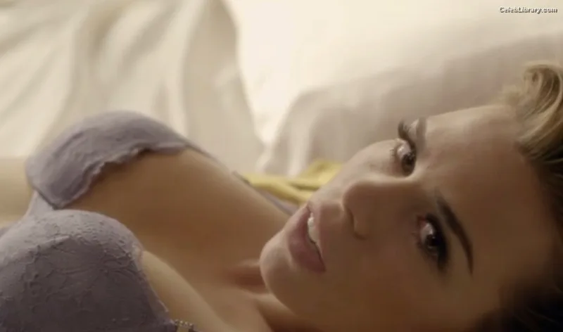 Billie Piper photo 9 of 621