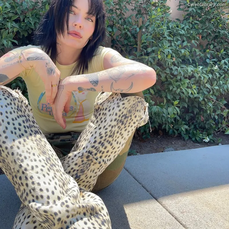 Bishop Briggs photo 1 of 53