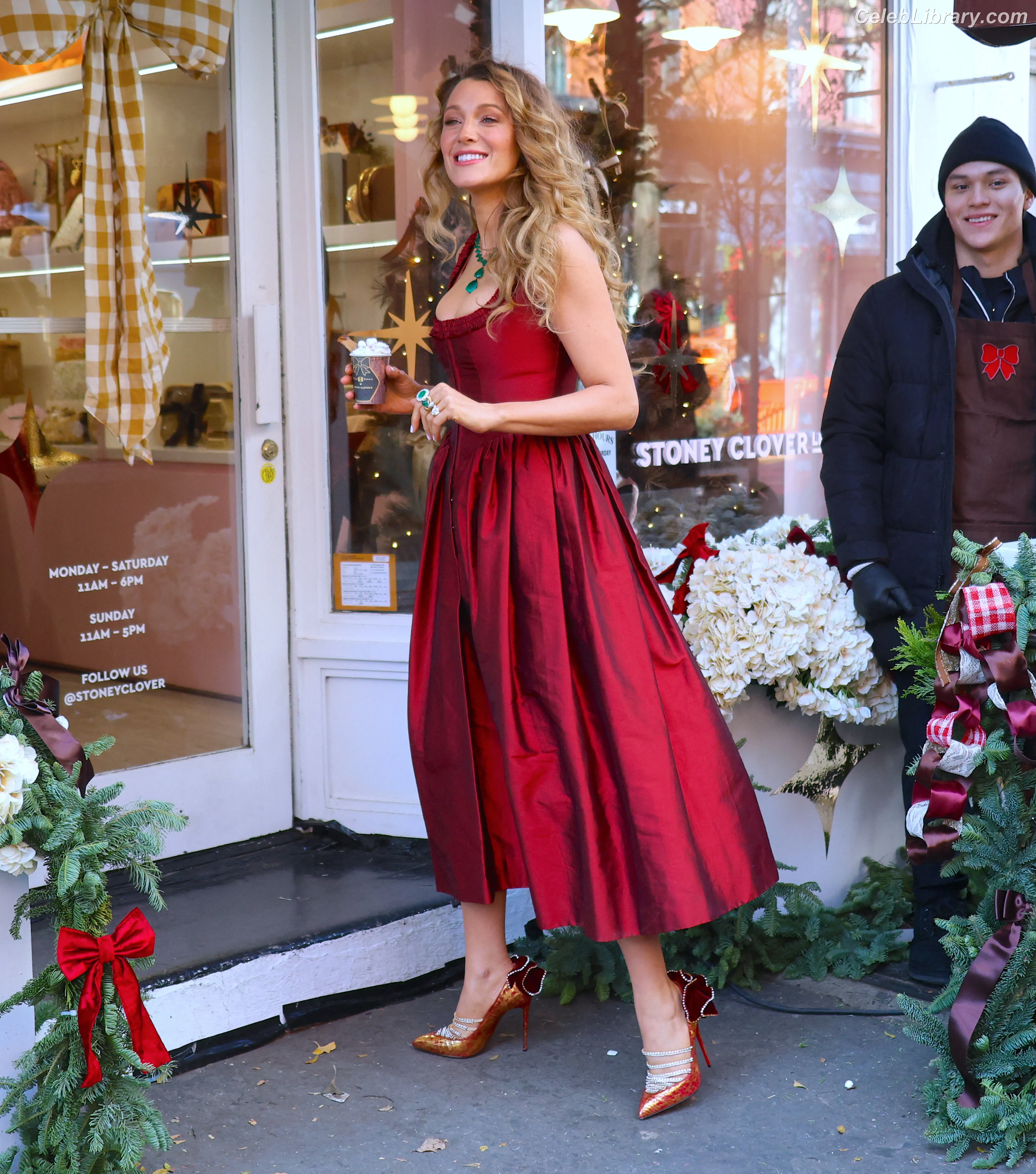 Blake Lively photo 17 of 960