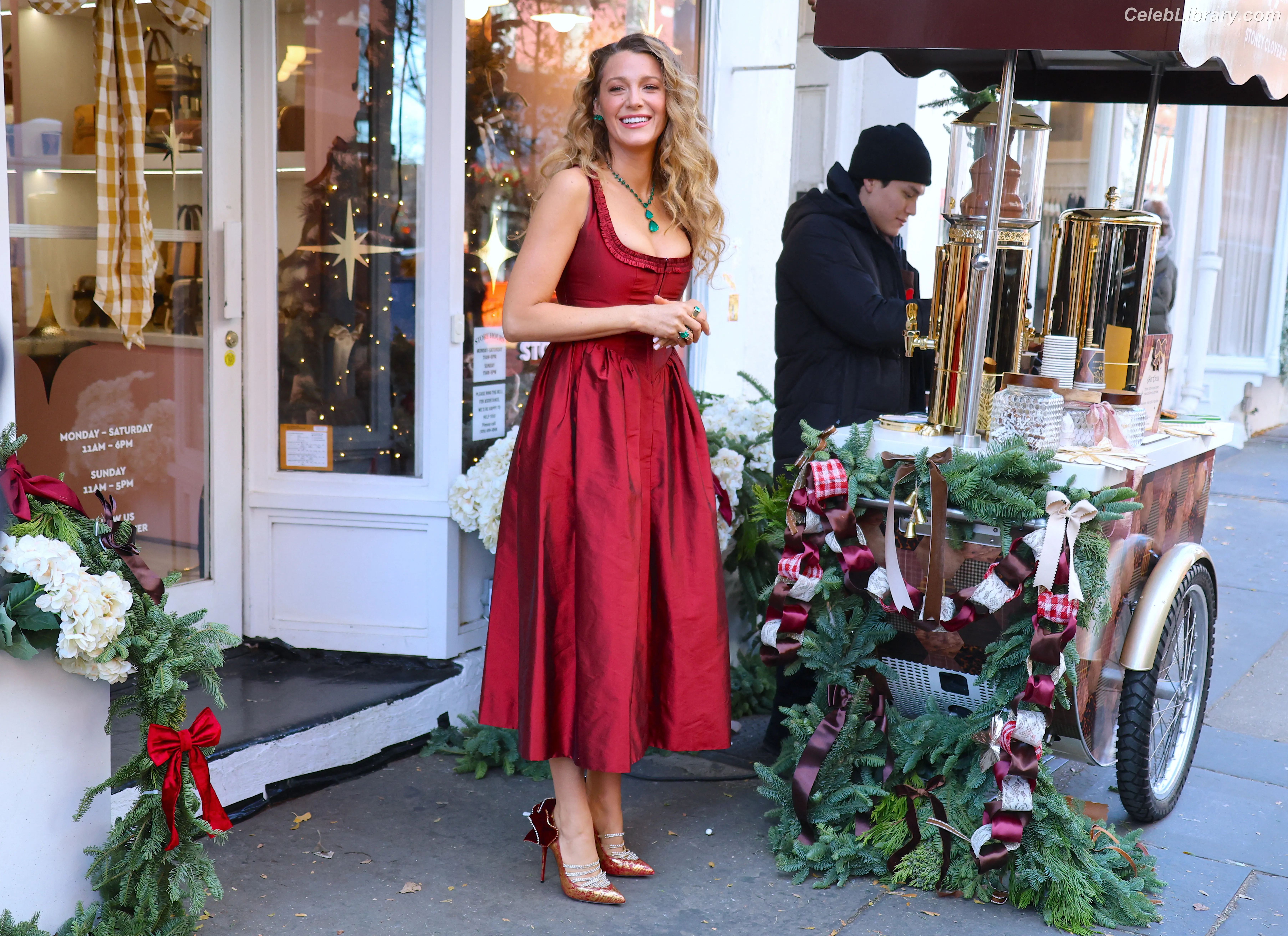 Blake Lively photo 22 of 960