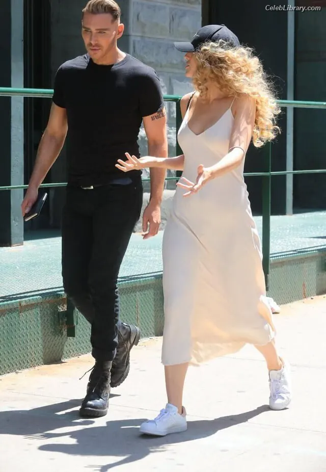 Blake Lively photo 3 of 960