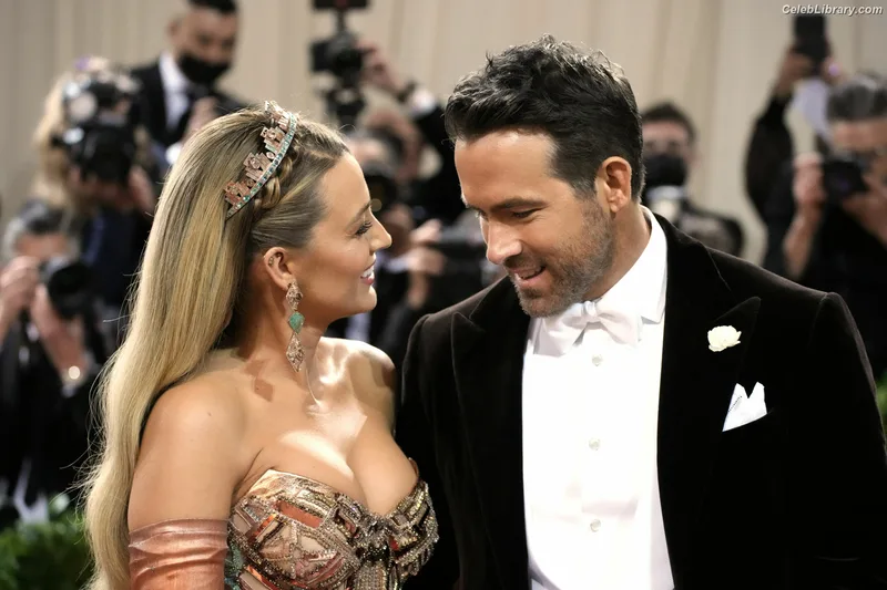 Blake Lively photo 1 of 964