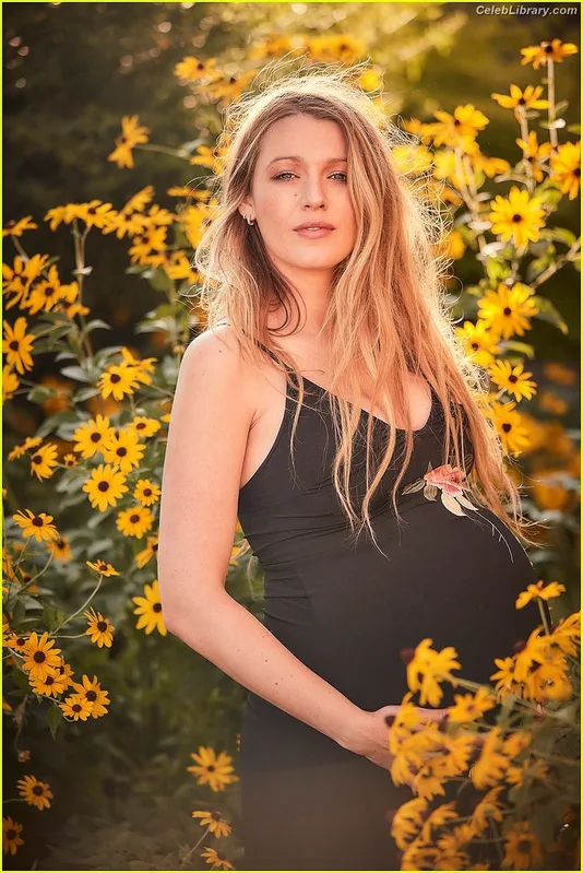 Blake Lively photo 11 of 964