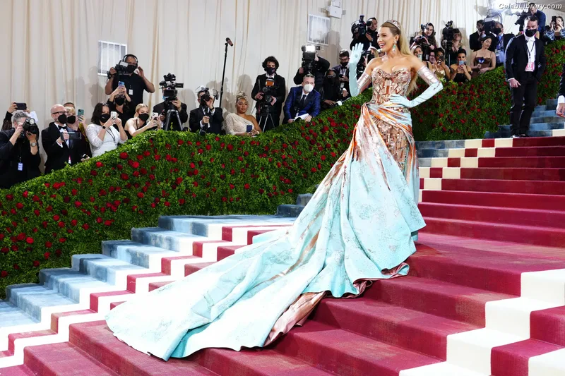 Blake Lively photo 14 of 964