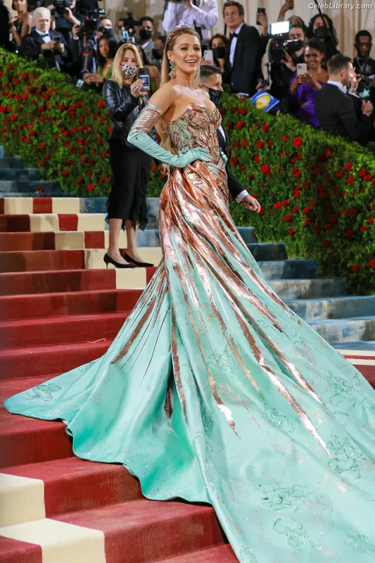 Blake Lively photo 21 of 964
