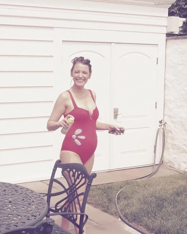 Blake Lively photo 2 of 964