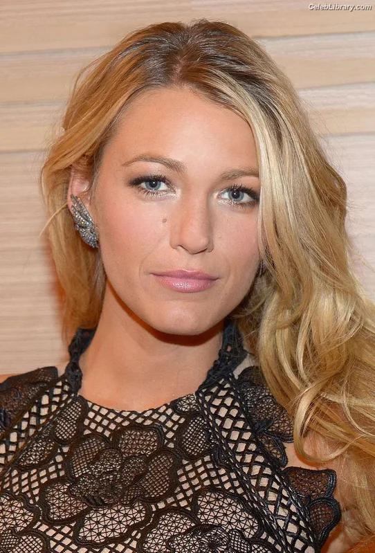 Blake Lively photo 12 of 964