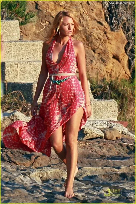 Blake Lively photo 4 of 964