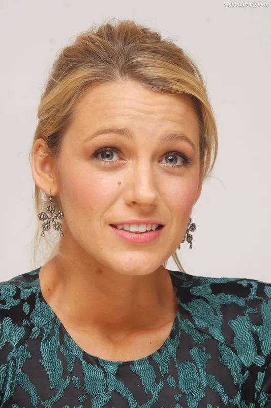 Blake Lively photo 21 of 964