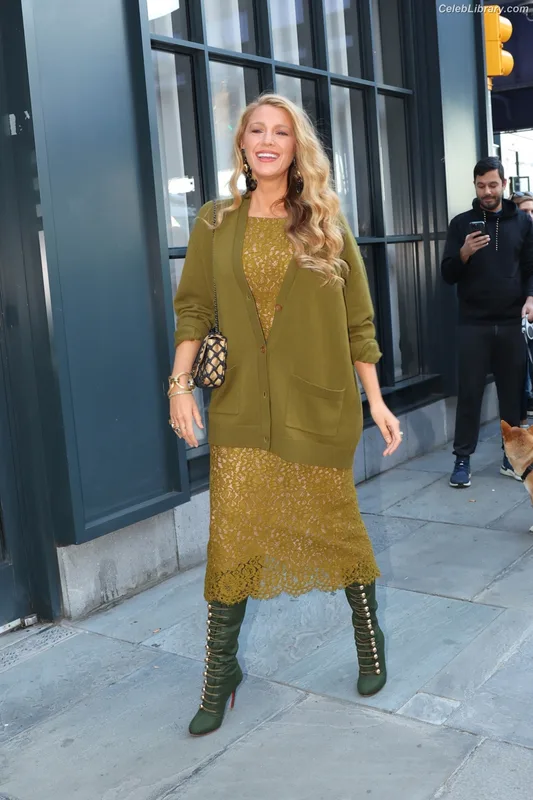 Blake Lively photo 16 of 964