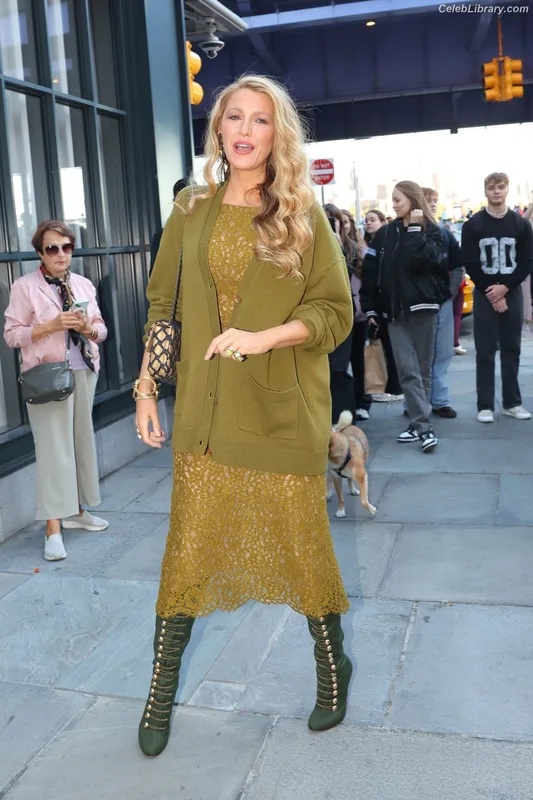 Blake Lively photo 17 of 964