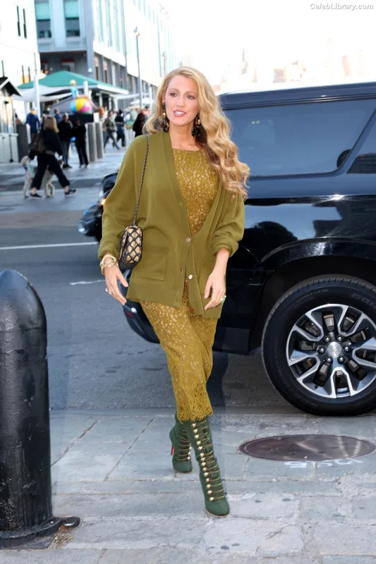 Blake Lively photo 19 of 964