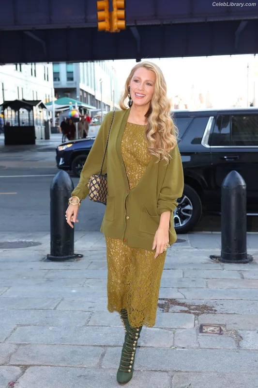 Blake Lively photo 21 of 964