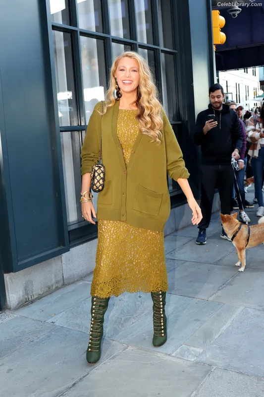 Blake Lively photo 7 of 964