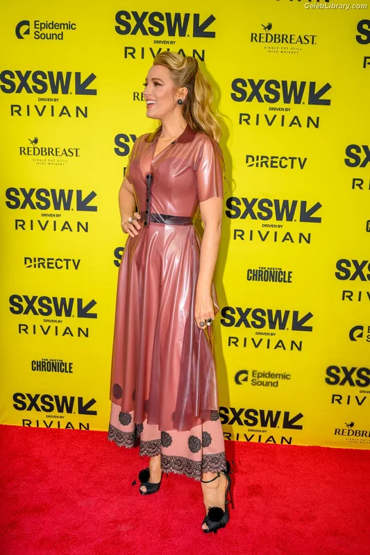 Blake Lively photo 8 of 964