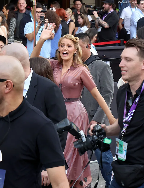 Blake Lively photo 13 of 964