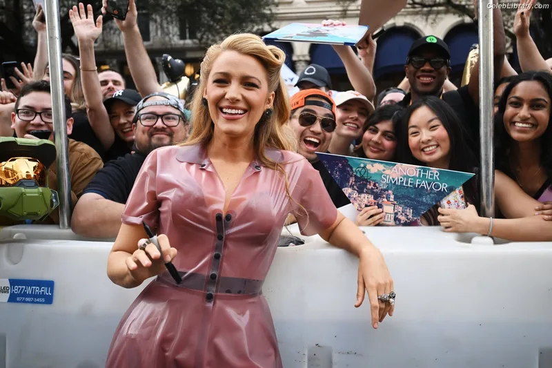 Blake Lively photo 17 of 964
