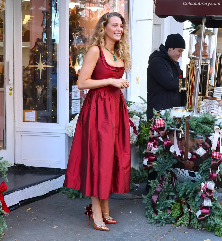 Blake Lively photo 13 of 964