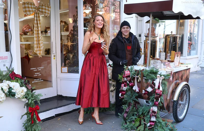 Blake Lively photo 14 of 964