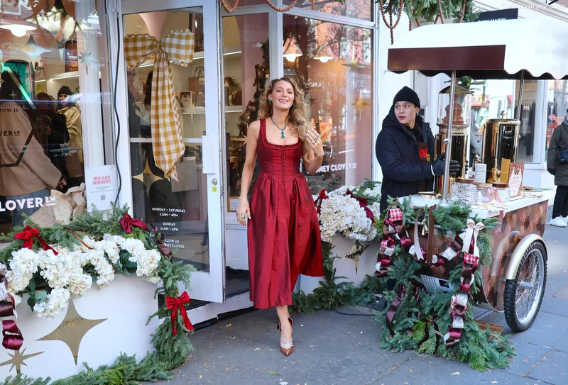 Blake Lively photo 15 of 964