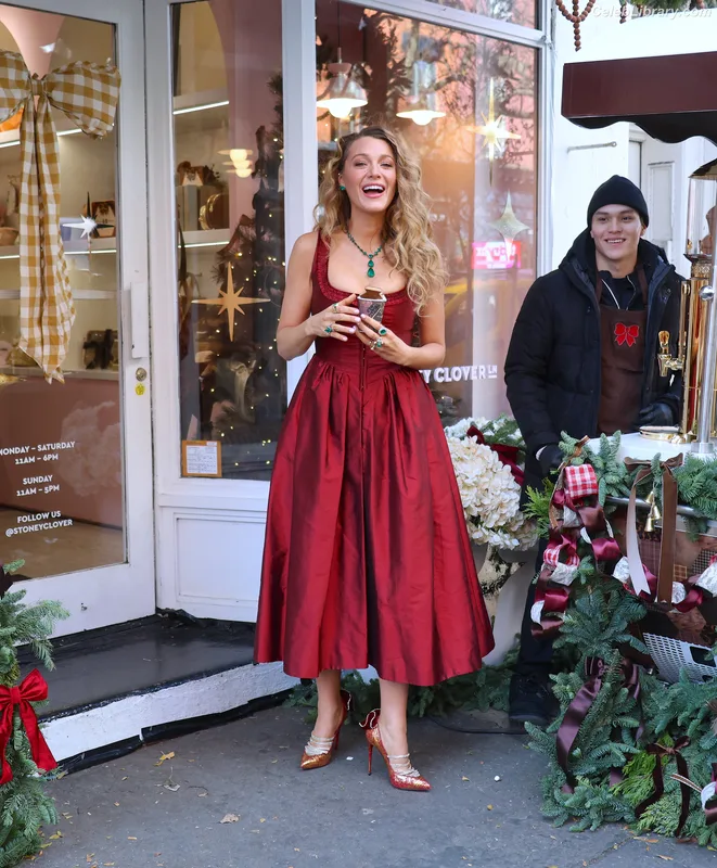 Blake Lively photo 16 of 964