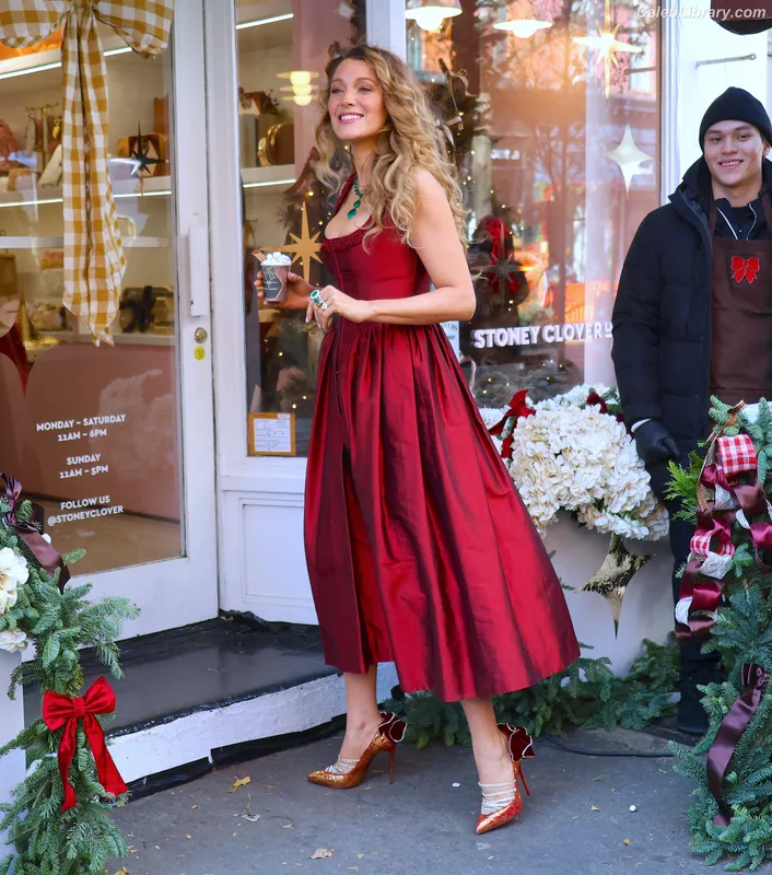 Blake Lively photo 17 of 964