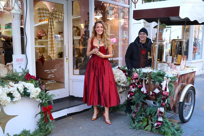 Blake Lively photo 18 of 964