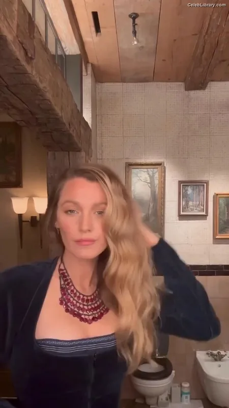 Blake Lively photo 1 of 964