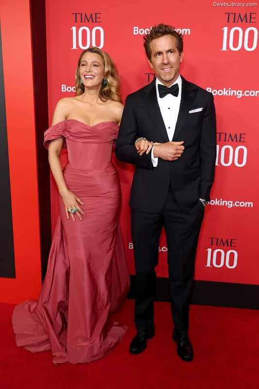 Blake Lively photo 7 of 964