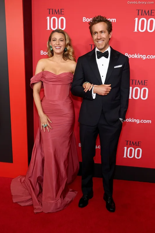 Blake Lively photo 9 of 964