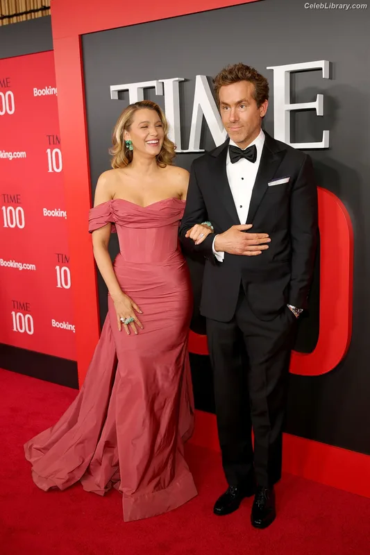 Blake Lively photo 11 of 964