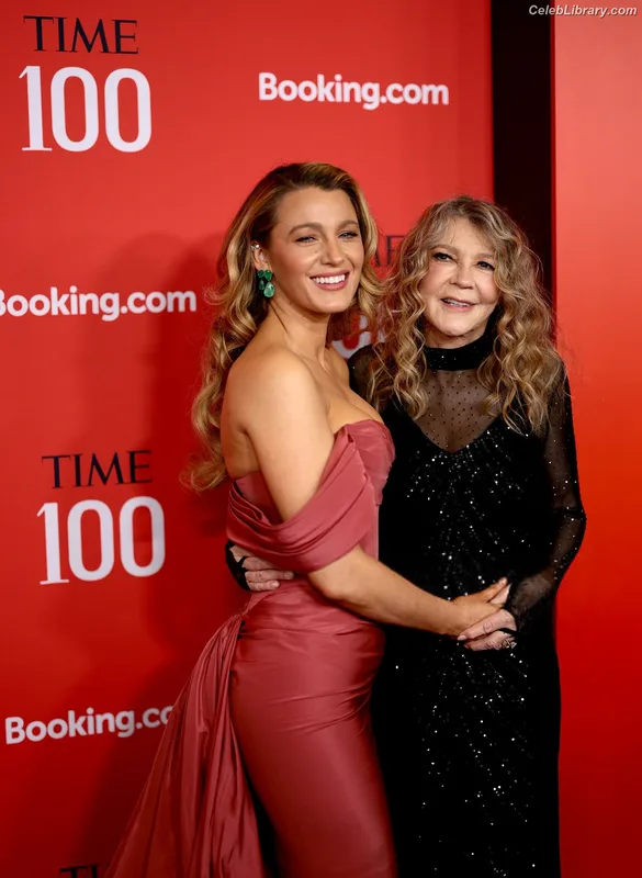 Blake Lively photo 19 of 964