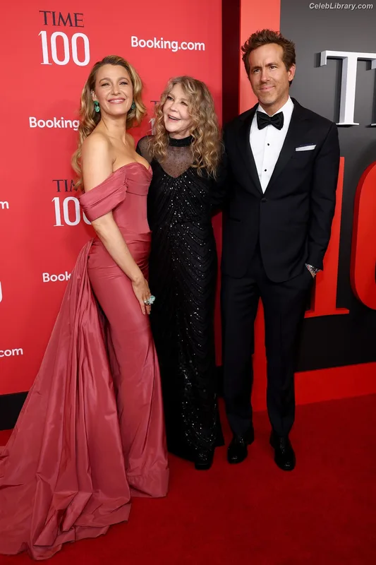Blake Lively photo 23 of 964