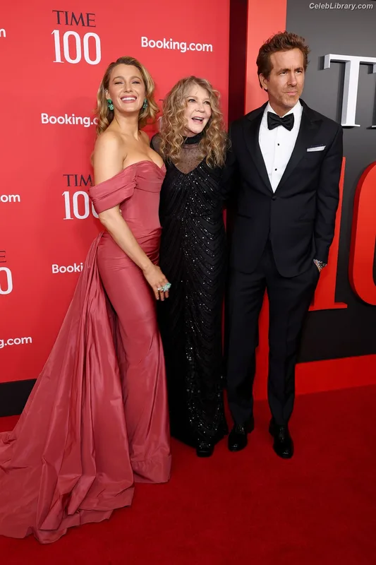 Blake Lively photo 24 of 964