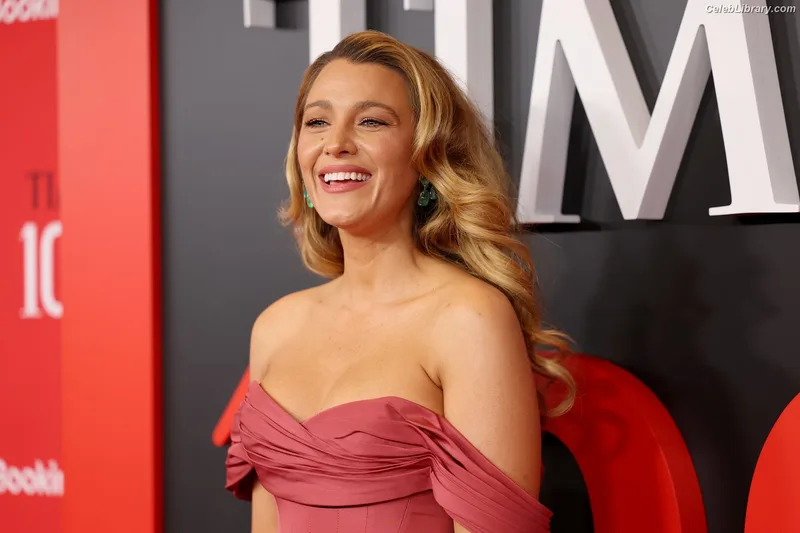 Blake Lively photo 7 of 964