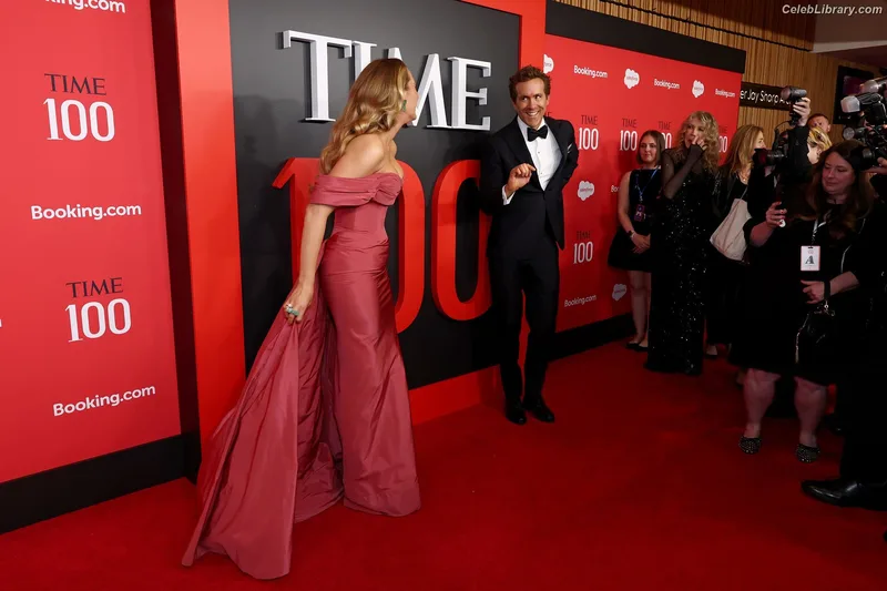 Blake Lively photo 8 of 964
