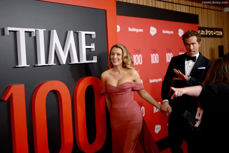 Blake Lively photo 9 of 964