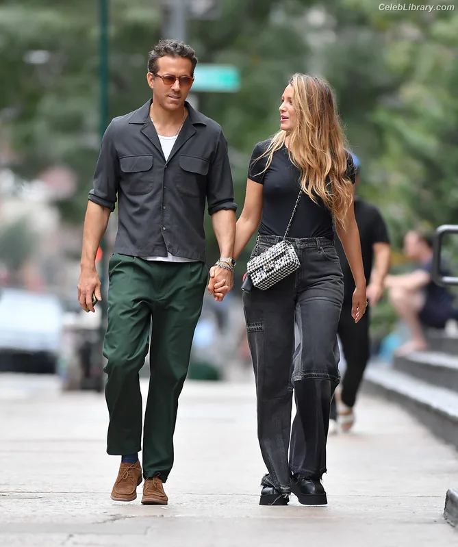 Blake Lively photo 21 of 964