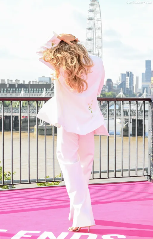 Blake Lively photo 9 of 964