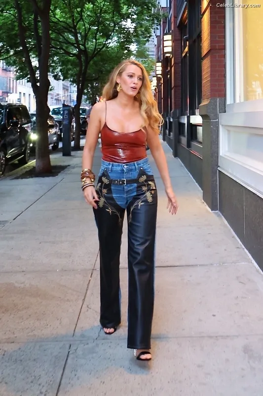 Blake Lively photo 11 of 964