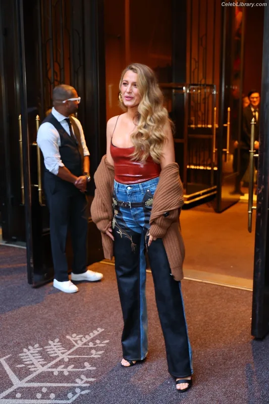 Blake Lively photo 13 of 964