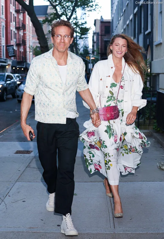 Blake Lively photo 8 of 964