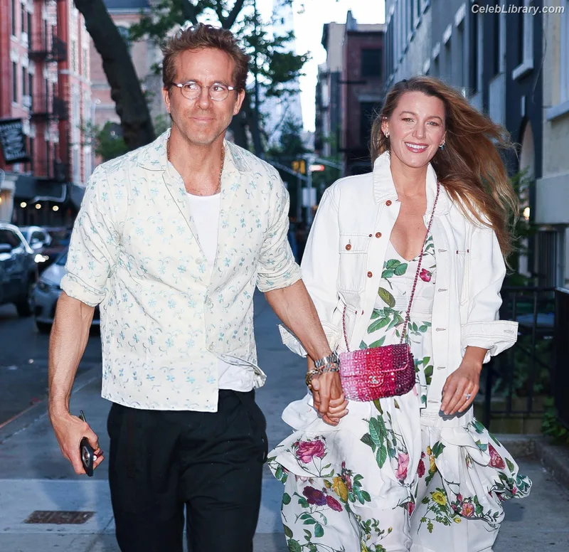 Blake Lively photo 9 of 964