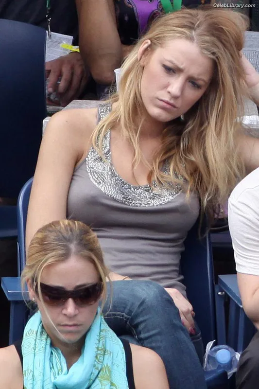 Blake Lively photo 21 of 964