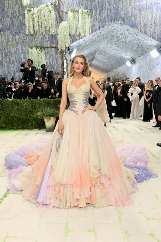 Blake Lively photo 22 of 964