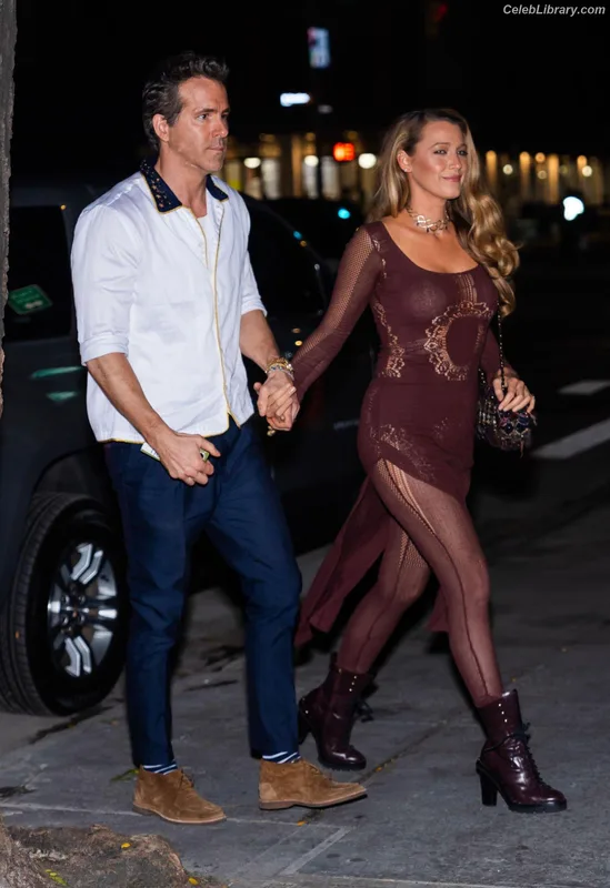 Blake Lively photo 2 of 964