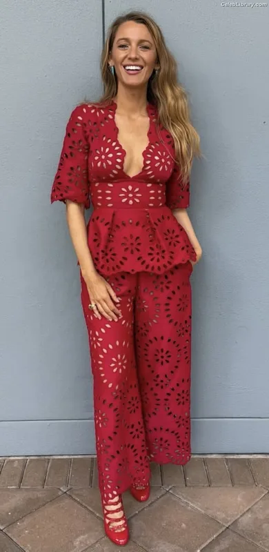 Blake Lively photo 6 of 964