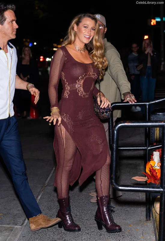Blake Lively photo 18 of 964